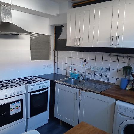 Single Bedrooms With Wifi And Underbed 10 Лондон Экстерьер фото