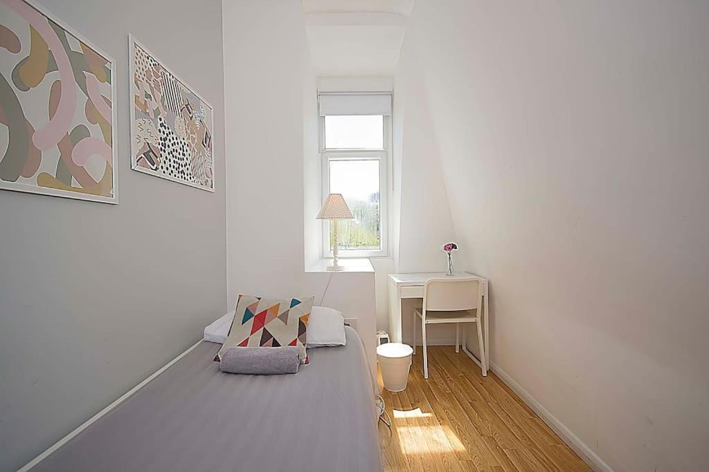 Single Bedrooms With Wifi And Underbed 10 Лондон Экстерьер фото