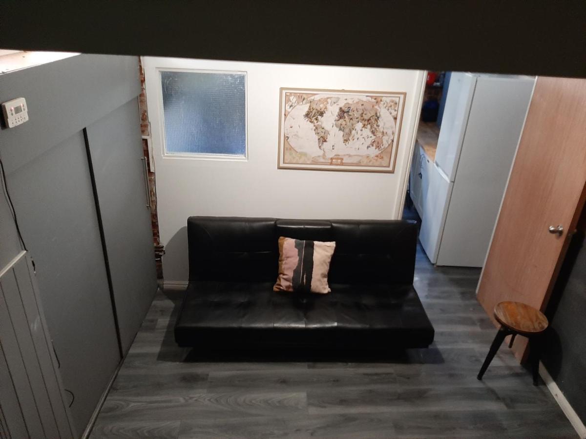 Single Bedrooms With Wifi And Underbed 10 Лондон Экстерьер фото